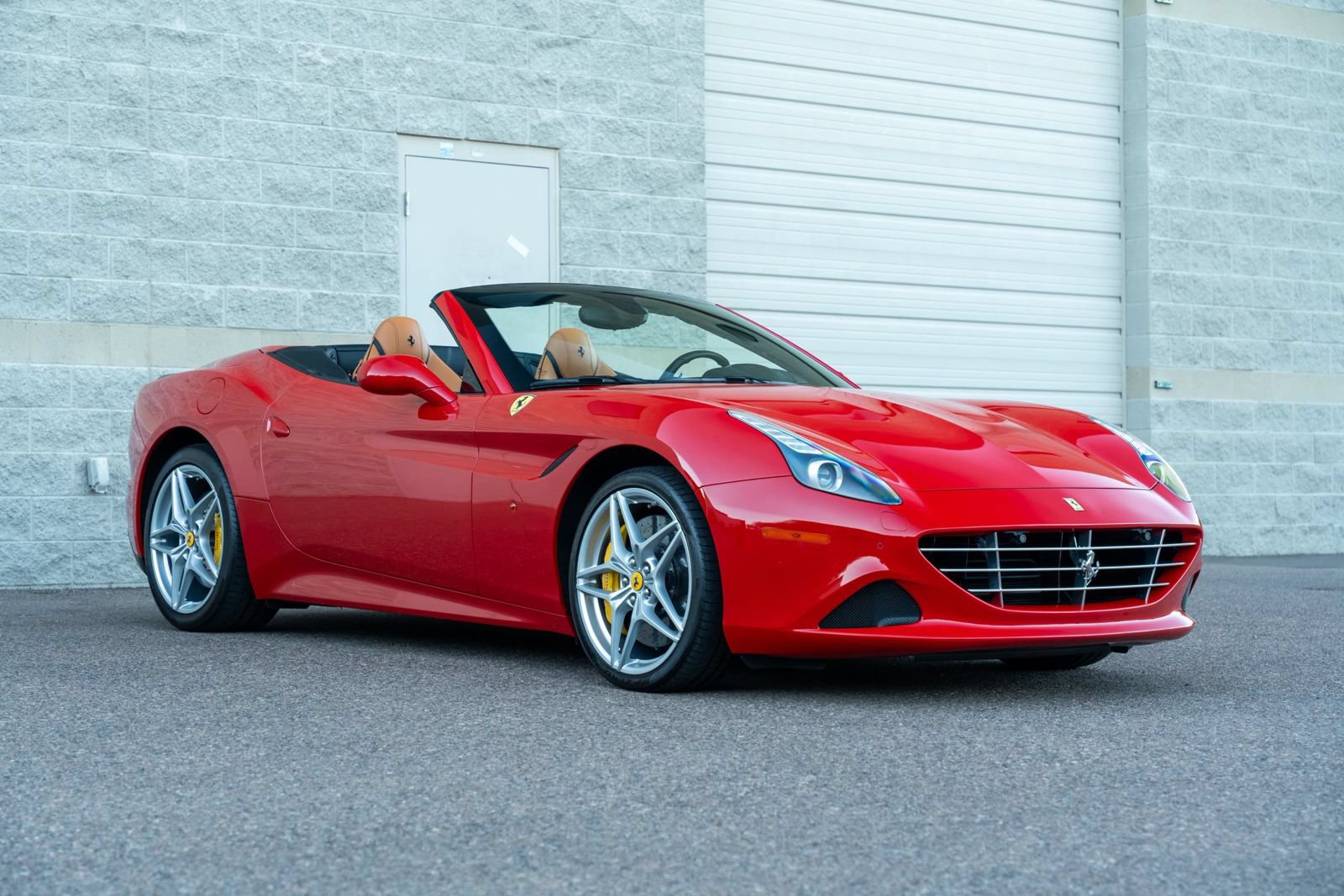 Used 2015 Ferrari California T RWD image 69