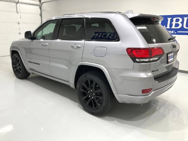Used 2020 Jeep Grand Cherokee Altitude AWD/4WD image 10