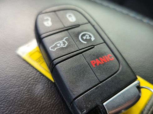 Used 2018 Jeep Grand Cherokee Laredo image 28