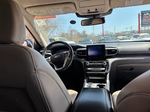 Used 2021 Ford Explorer Limited w/ Equipment Group 301A image 18