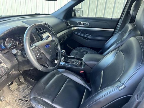 Used 2019 Ford Explorer XLT w/ Equipment Group 202A image 13