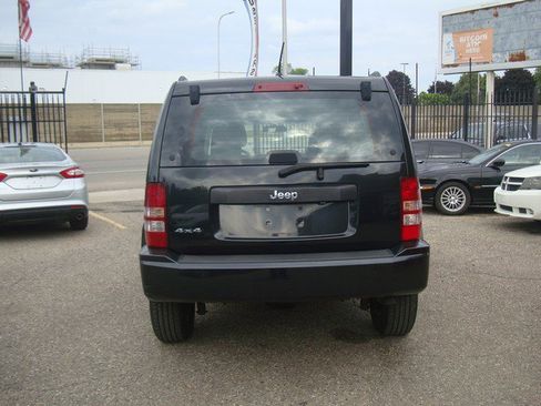 Used 2010 Jeep Liberty Sport image 4