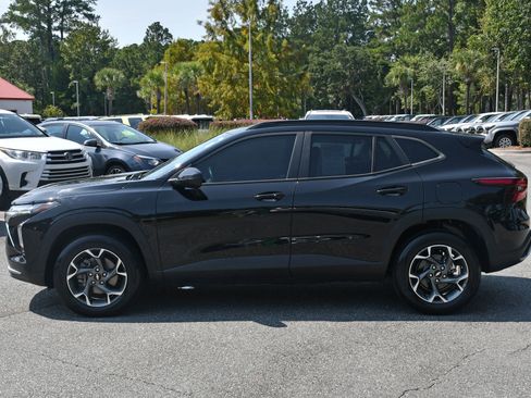 Used 2024 Chevrolet Trax LT w/ Driver Confidence Package image 2