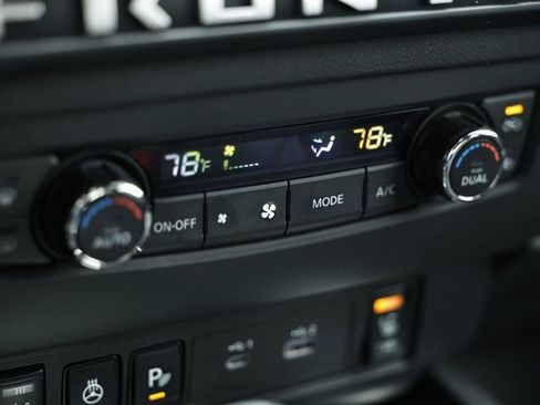 Used 2025 Nissan Frontier SV w/ SV Convenience Package image 37