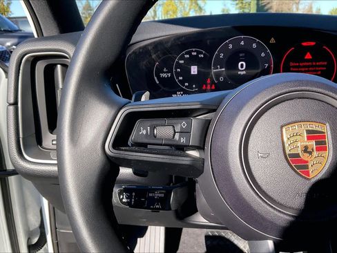 Used 2024 Porsche Cayenne image 19