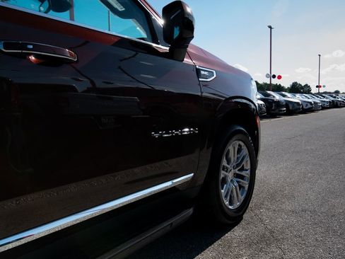 Used 2023 GMC Yukon XL SLT image 7