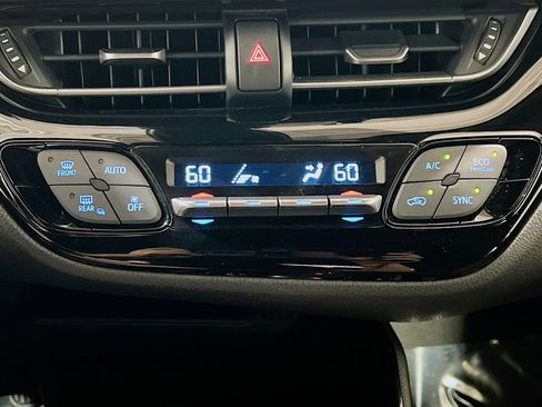 Used 2019 Toyota C-HR XLE FWD image 11