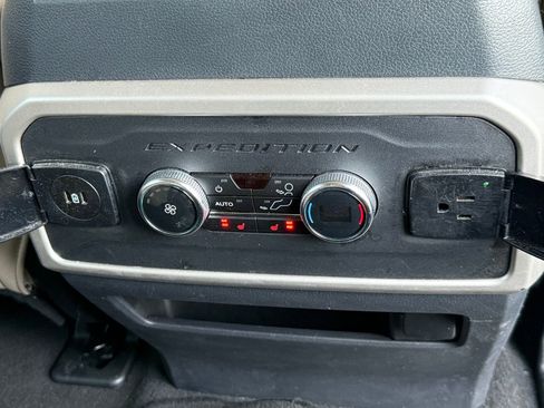Used 2024 Ford Expedition Limited image 15