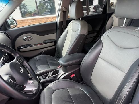Used 2019 Kia Soul + w/ Primo Package image 3