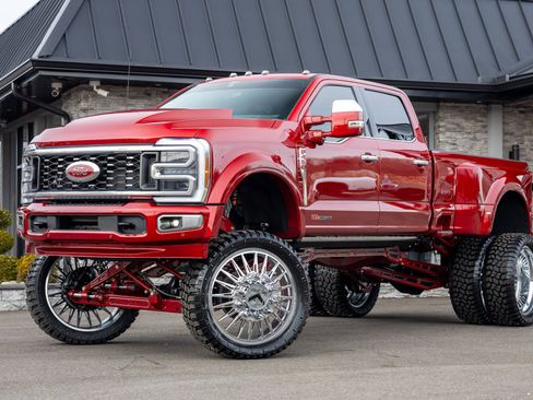 Used 2025 Ford F450 Platinum w/ Platinum Plus Package image 2