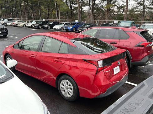 Certified 2020 Toyota Prius LE image 2