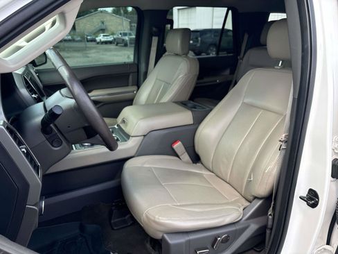 Used 2019 Ford Expedition XLT w/ Equipment Group 202A AWD/4WD image 13