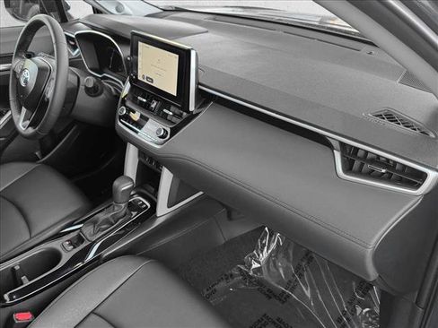 Certified 2025 Toyota Corolla Cross XLE image 19