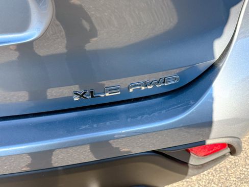 Used 2021 Toyota Highlander XLE image 10