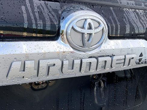 Used 2022 Toyota 4Runner Limited AWD/4WD image 10
