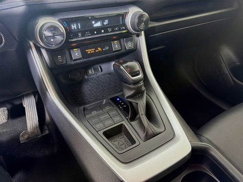 Used 2020 Toyota RAV4 XLE Premium image 14