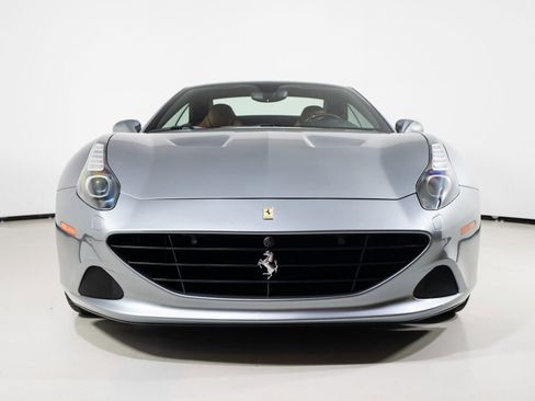 Used 2016 Ferrari California T RWD image 2