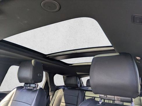 Used 2025 Land Rover Range Rover Evoque Dynamic SE image 17