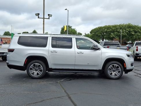 Used 2024 Jeep Wagoneer L Series II w/ Flexible Seating Group image 7