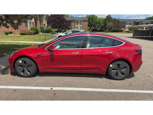 Used 2020 Tesla Model 3 Standard Range RWD image 2