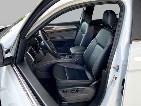 Used 2023 Volkswagen Atlas Cross Sport SE w/ Panoramic Sunroof Package FWD image 8