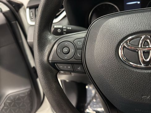 Used 2022 Toyota RAV4 LE image 12