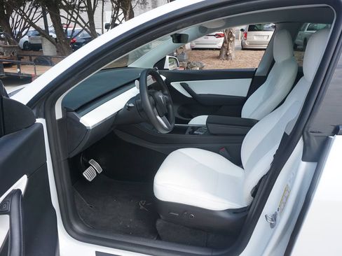 Used 2022 Tesla Model Y Performance AWD/4WD image 2
