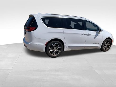Used 2022 Chrysler Pacifica Pinnacle image 13
