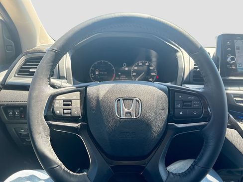 Used 2025 Honda Odyssey Elite image 11