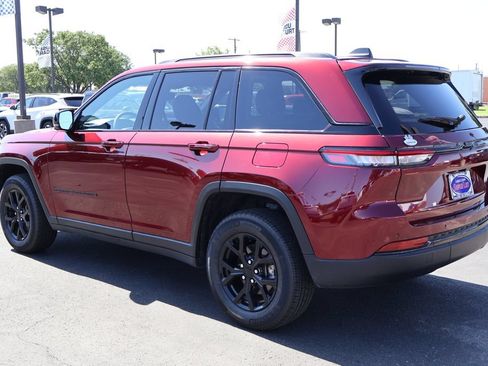 Used 2024 Jeep Grand Cherokee Altitude RWD image 13