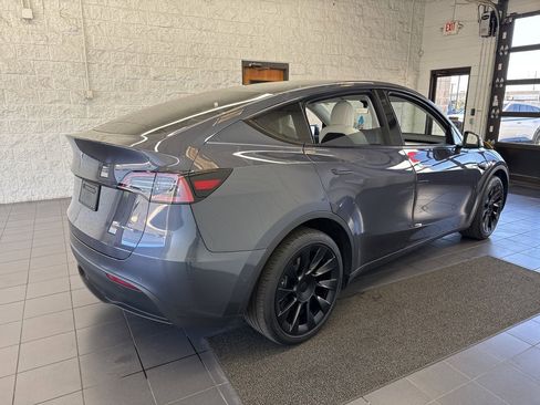 Used 2021 Tesla Model Y Long Range image 8