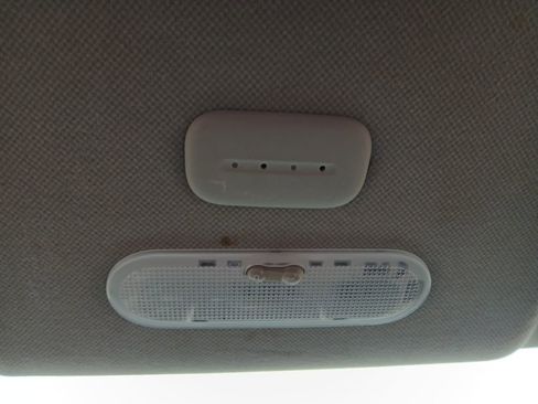 Used 2018 Nissan Versa Note SR image 6