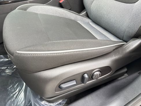 Used 2026 Chevrolet TrailBlazer LT w/ Convenience Package FWD image 34