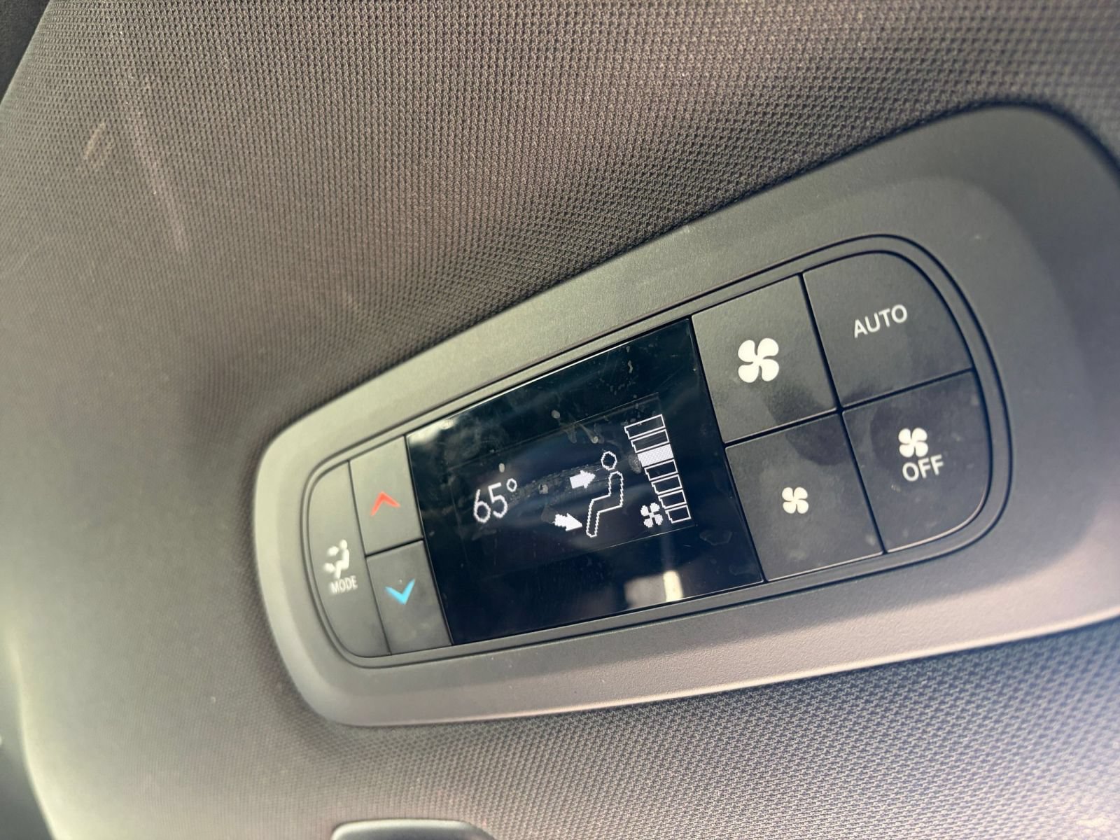 Used 2025 Chrysler Pacifica Limited FWD image 25