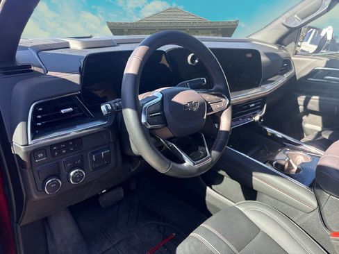 Used 2025 Chevrolet Suburban RST w/ Comfort Package image 2