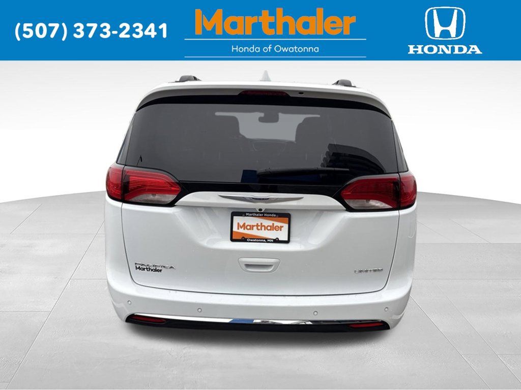 Used 2020 Chrysler Pacifica Limited w/ Tire & Wheel Group FWD image 4