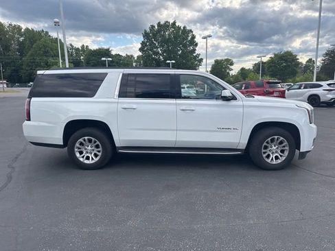 Used 2017 GMC Yukon XL SLT w/ Open Road Package AWD/4WD image 2