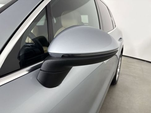 Certified 2023 Porsche Cayenne Platinum Edition image 12