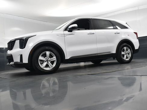 New 2025 Kia Sorento LX FWD image 24