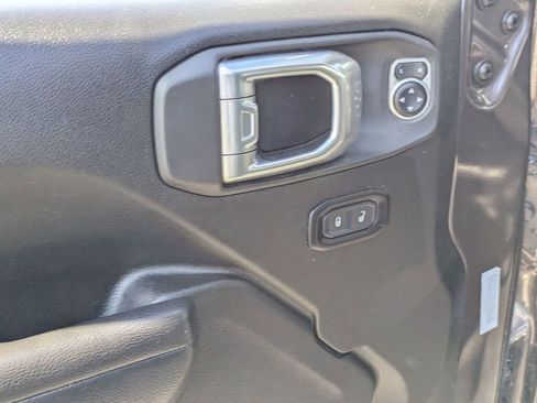 Used 2025 Jeep Wrangler Unlimited Rubicon image 16