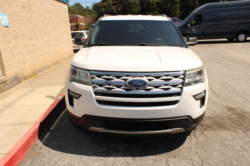 Used 2018 Ford Explorer XLT FWD image 2