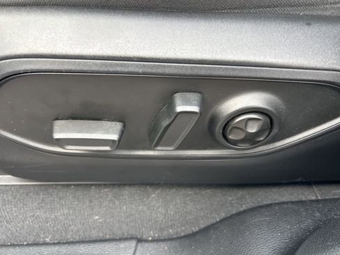 Used 2023 Jeep Grand Cherokee Limited w/ Black Appearance Package image 45