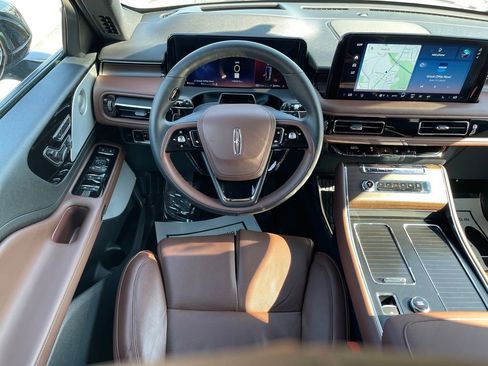 Used 2025 Lincoln Aviator Reserve w/ Equipment Group 201A image 6