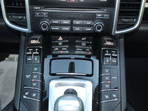 Used 2017 Porsche Cayenne Platinum Edition image 8