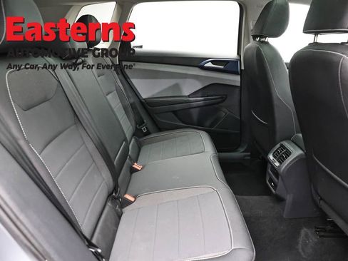 Used 2024 Volkswagen Taos SE FWD image 22