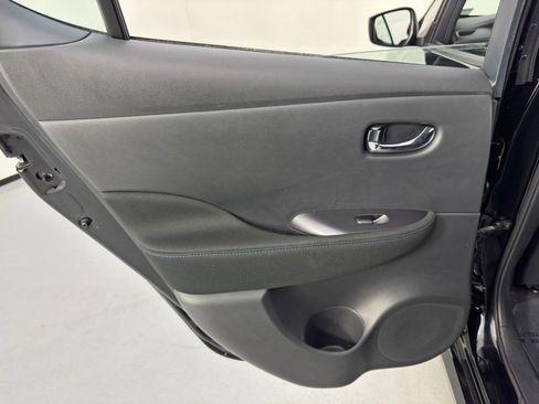 Used 2025 Nissan Leaf S image 36