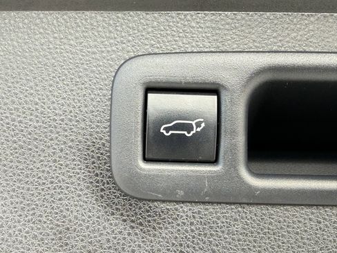 Used 2020 Toyota Highlander XLE image 15