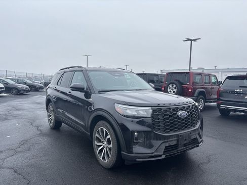 Used 2025 Ford Explorer ST-Line image 1