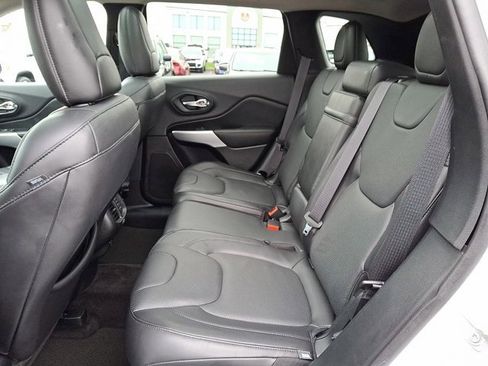 Certified 2018 Jeep Cherokee Overland image 12