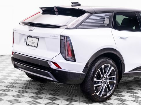 New 2026 Cadillac Optiq Sport 1 w/ LPO, Floor Liner Package AWD/4WD image 32